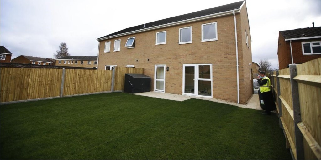 This image has an empty alt attribute; its file name is house-1.jpg